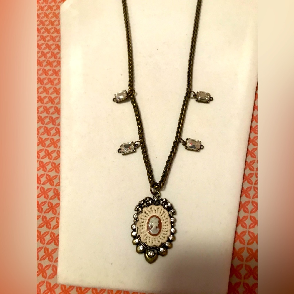 Vintage look necklace